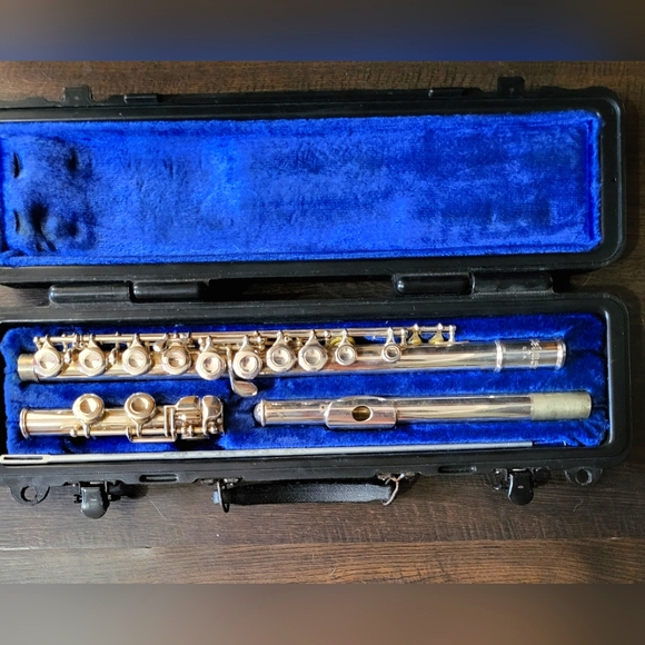 Flute - Picture 1 of 2